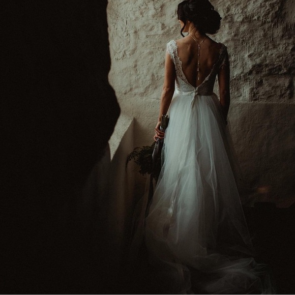 Unique custom made wedding dress - Picture 3 of 13